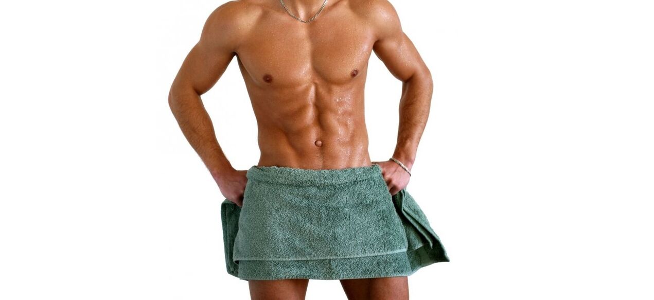 Άνδρας στην πετσέτα πριν από τη μεγέθυνση του πέους